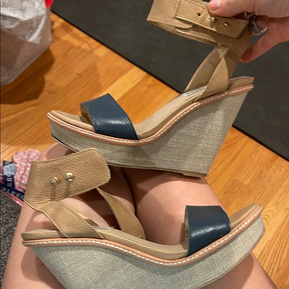 Kenneth Cole size 6.5 Tan and Blue Wedge Sandals